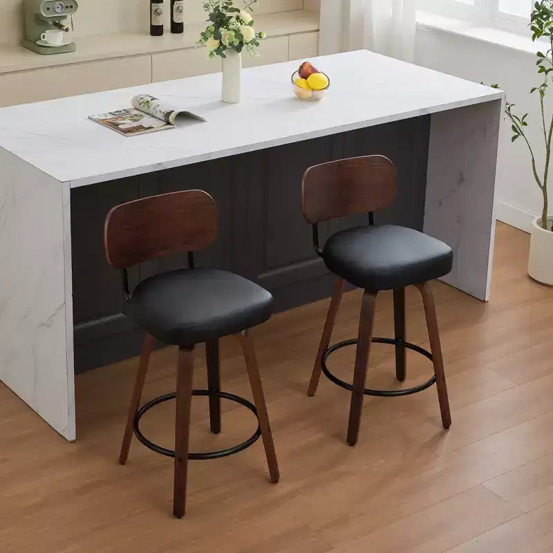 2 sgabelli da bar girevoli, 2 sgabelli da bancone imbottiti in ecopelle con schienale in noce e gambe in legno curvato