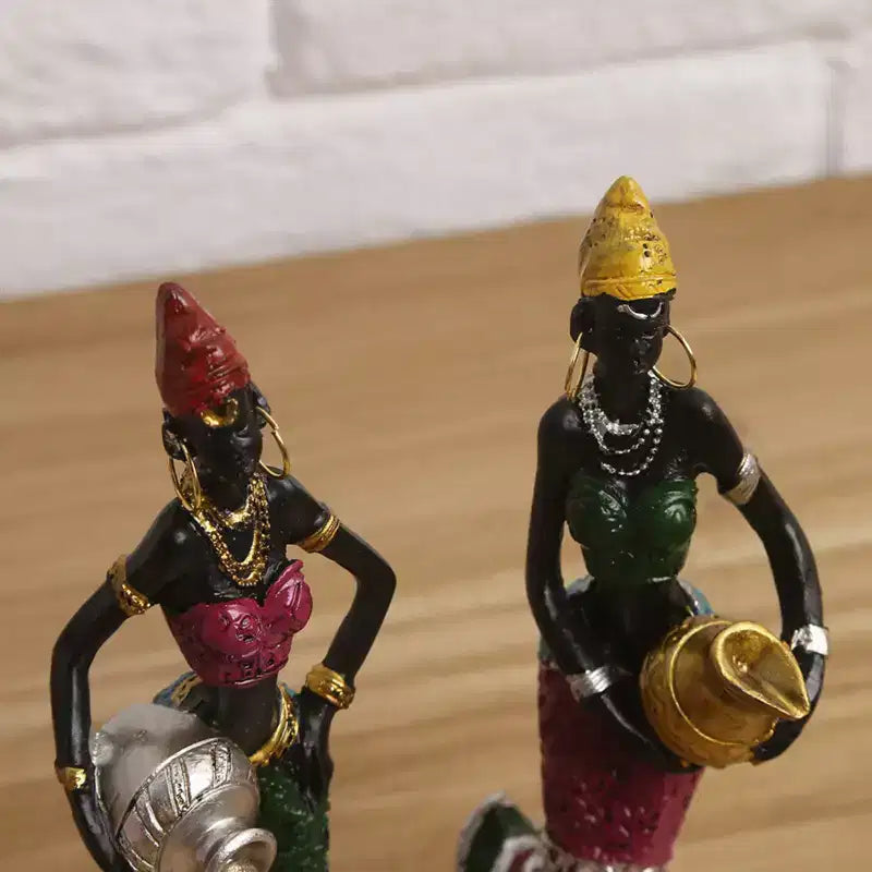 Statuetta in resina di donna africana esotica - Scultura artigianale di 16,5 cm in abiti floreali con